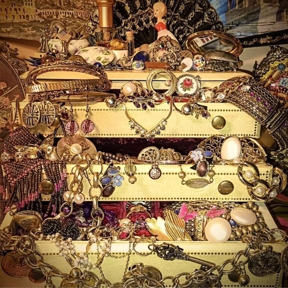 Jewelry - 2 lbs unsearched, untested fashion jewelry~ mostly wearable semi mystery box